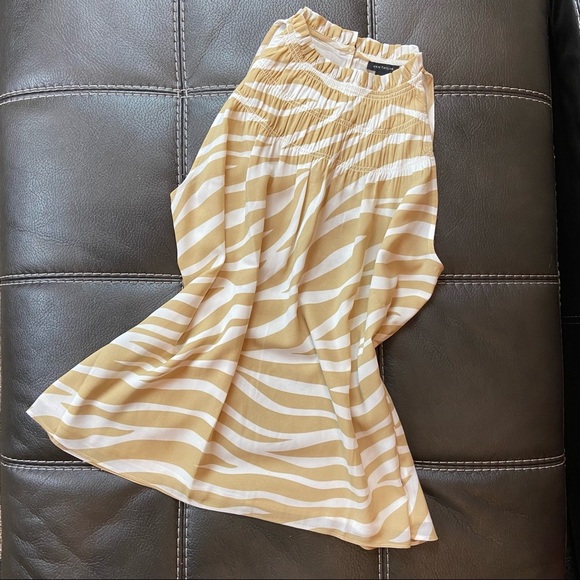 NWT Ann Taylor Animal Print Beige Tan White Seersucker Nylon Tank Shirt Top - Picture 2 of 5